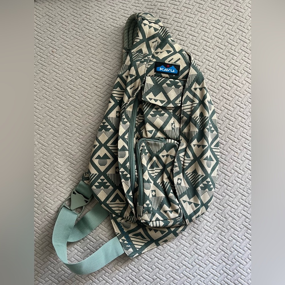 KAVU Geometric Sling Bag in Green and Cream- NWOT